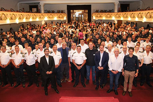En la ceremonia estuvieron presentes el intendente Jorge Ferraresi, el ministro Javier Alonso, el jefe departamental Javier Bibiano, Alejo Chornobroff y otras autoridades.