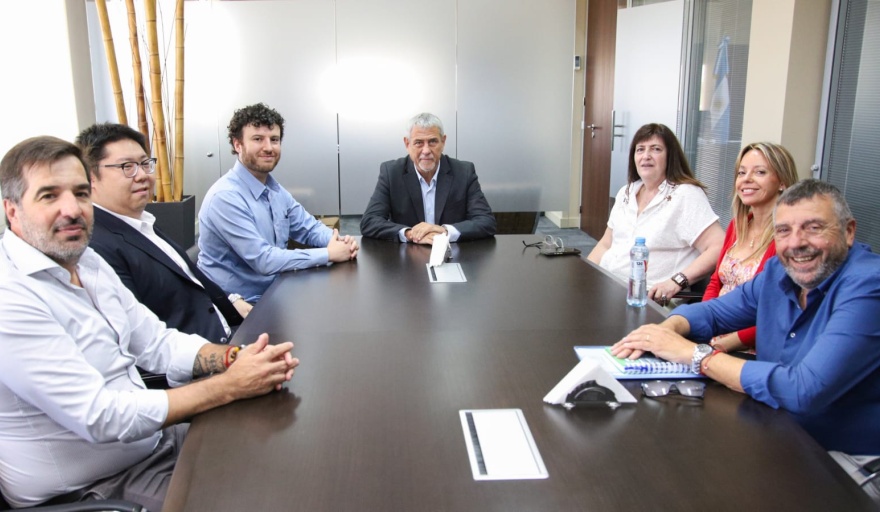 Ferraresi, mantuvo una reunión con Víctor Luo, representante de la Cámara de Comercio de Guangdong