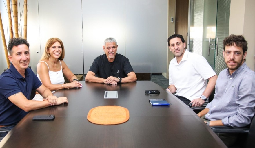 Jorge Ferraresi recibió a Diego Milito para promover el desarrollo social y deportivo de Avellaneda