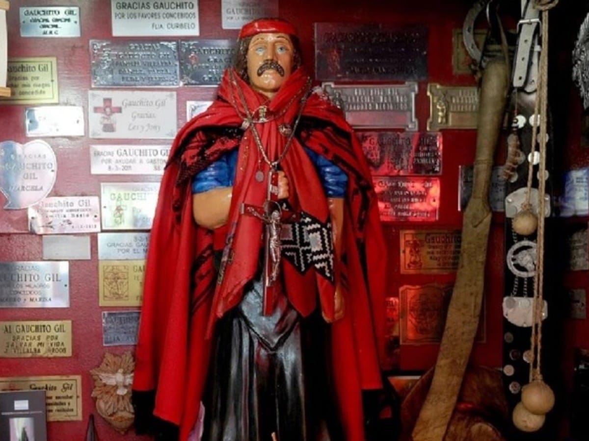TRIANGULO DE BERNAL: FUEGOS ARTIFICIALES Y  MASIVA CONCURRENCIA POR EL GAUCHITO GIL