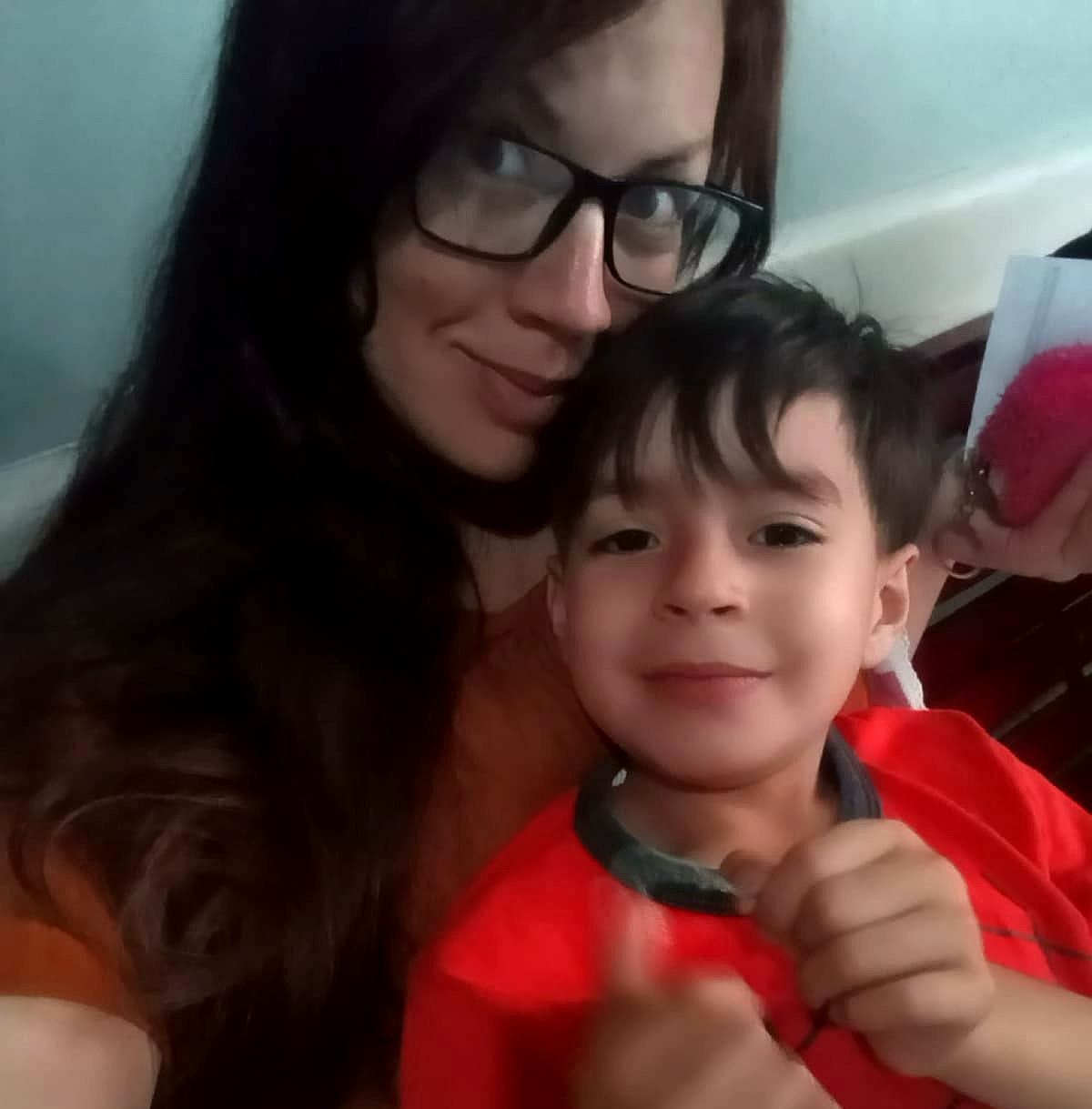Una Madre Lucha por la Audición de su Hijo: La Historia de Graciela y Jero