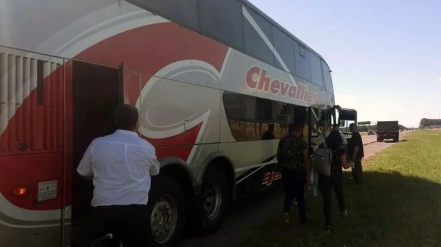 Un micro viajó desde la Costa a Retiro sin aire acondicionado: todos los pasajeros se descompensaron