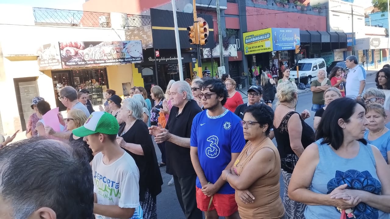 Vecinos de Lanús exigen seguridad en protesta masiva: "Esto es zona liberada"