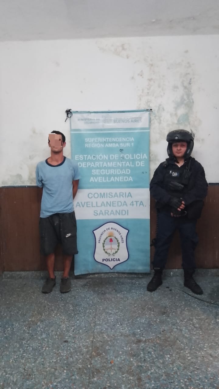 Enganchado in fraganti en Sarandí: Detenido por abrir una camioneta