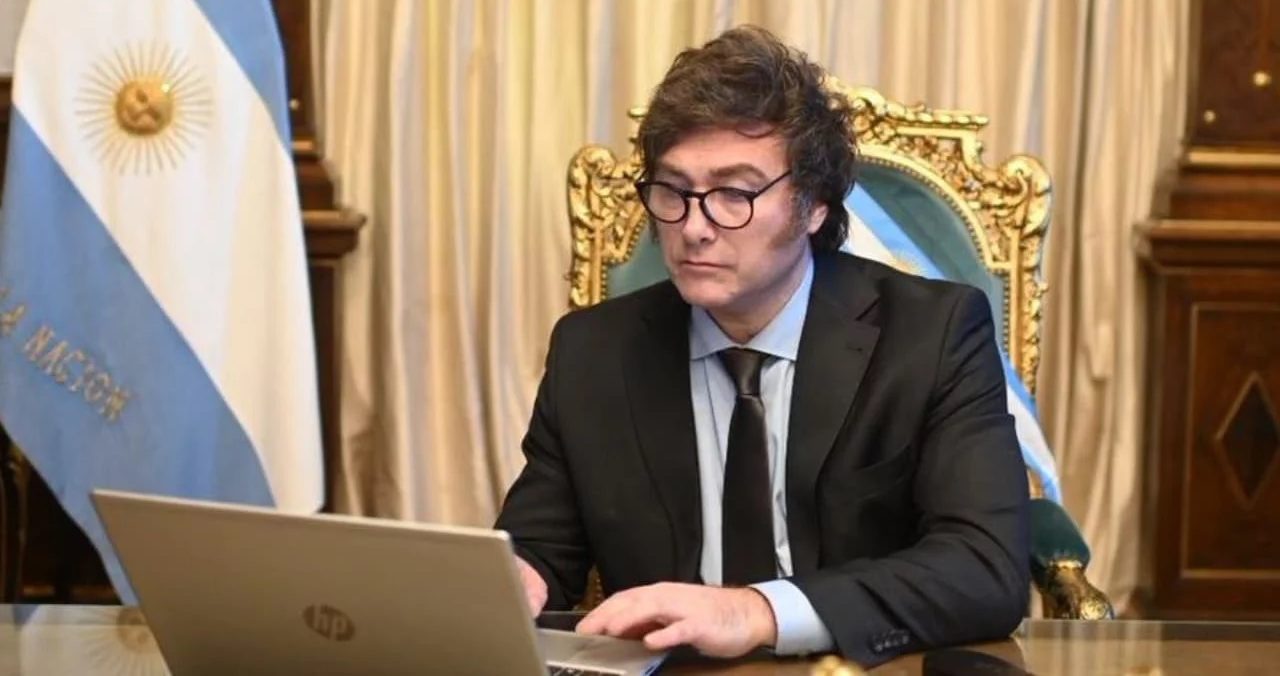 Javier Milei advirtió a Grupo Clarín que no autorizará la compra de Telefónica