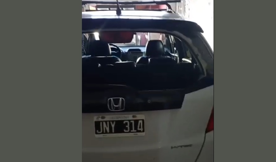 Balearon el auto de un exdirector de ANSES en un violento ataque en Gerli