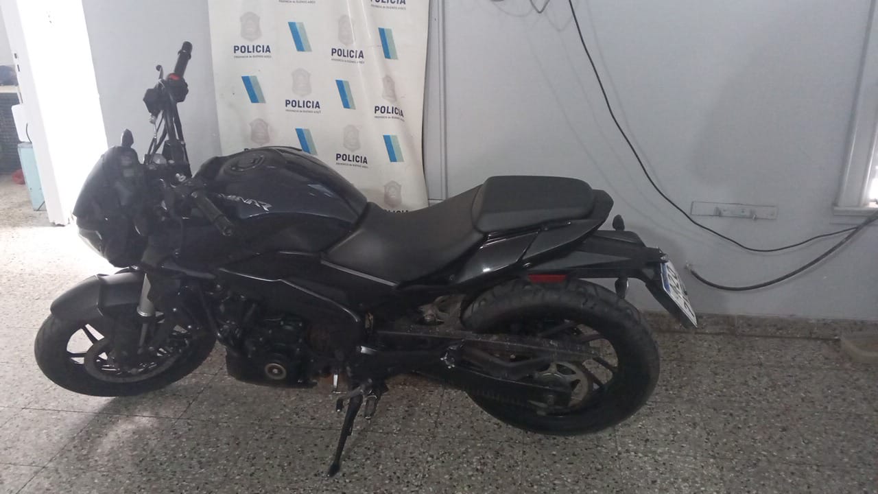 Detienen en Quilmes a un efectivo de la Policía de la Ciudad por circular por Solano con una moto robada