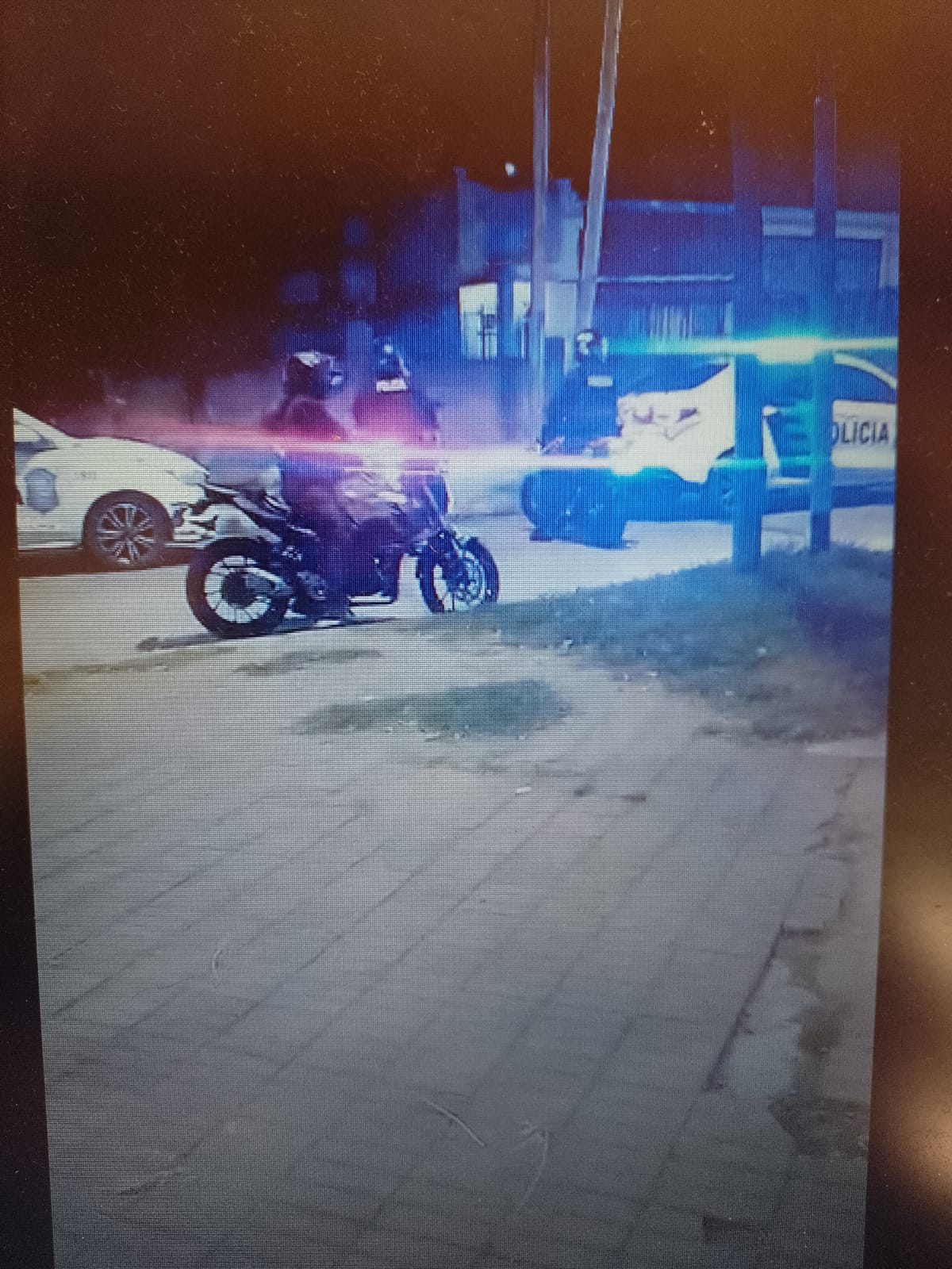 Villa Dominico: Policía desalojo a okupas y fisuras de casa tomada