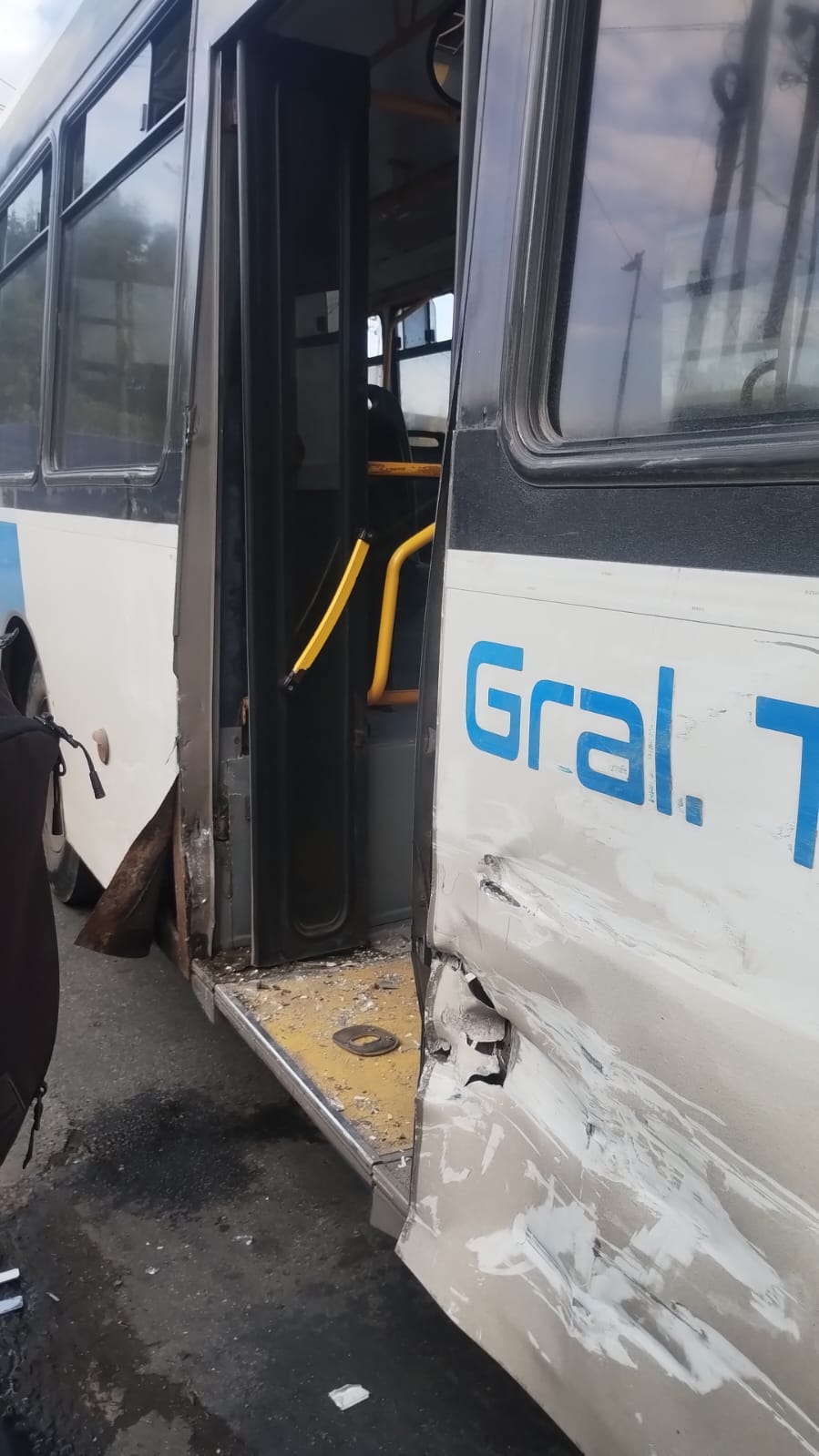 Vecinos de Dock Sud exigen un semáforo tras un violento accidente