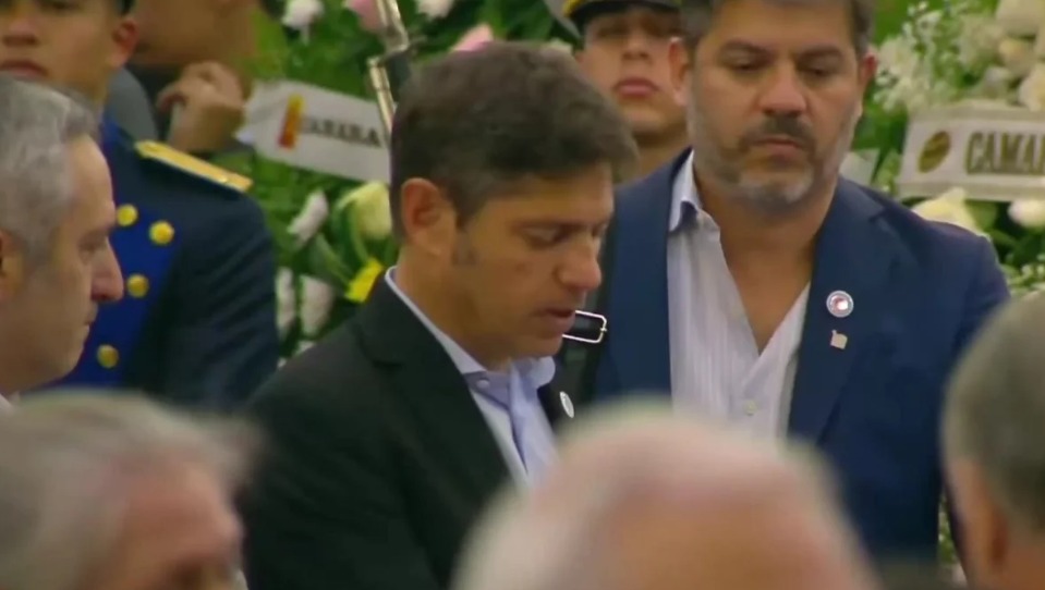 En el funeral de Mujica, Kicillof le pidió disculpas al pueblo uruguayo por el tuit de Javier Milei