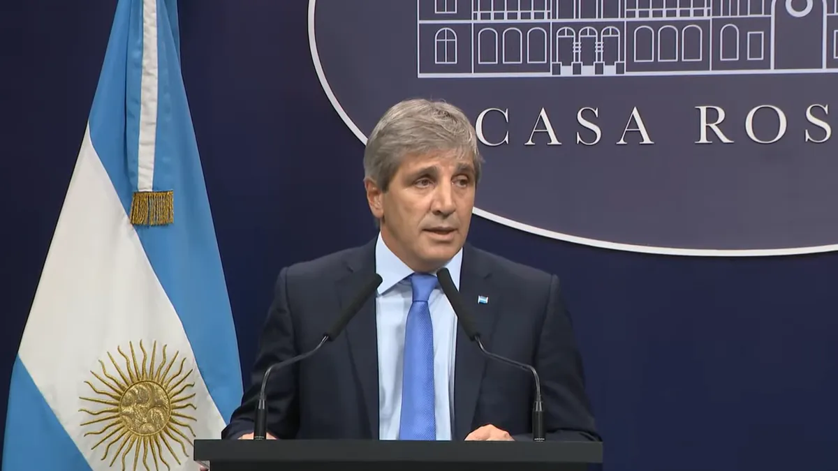 El Gobierno postergó el anuncio de las medidas para el uso de dólares guardados “abajo del colchón”