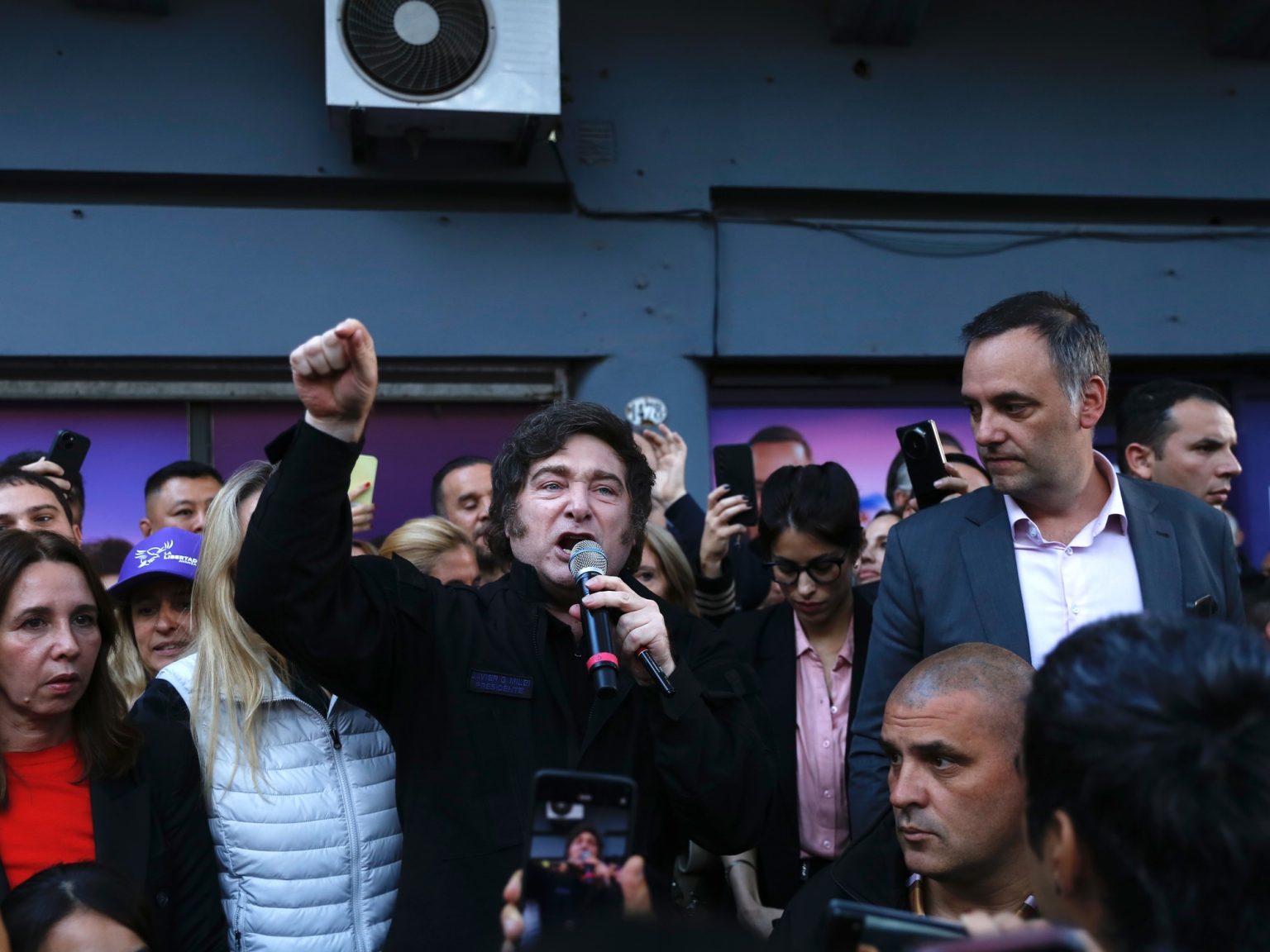 Manuel Adorni cerró su campaña junto a Javier Milei: “El kirchnerismo no vuelve más”
