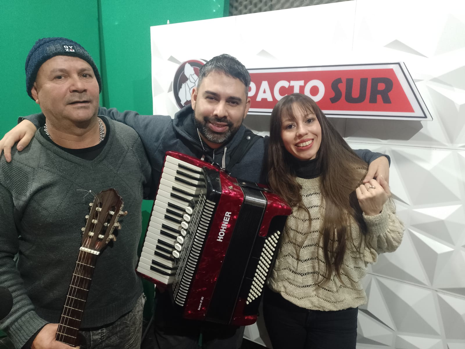 Raíz, nostalgia y amor: Iván Cortéz, su padre Carlos y Celeste Quiroz conmovieron con chamamé y emoción en vivo