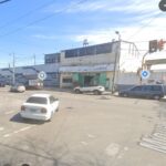 Accidente en Mosconi y Lynch: una joven atropellada por una moto busca testigos