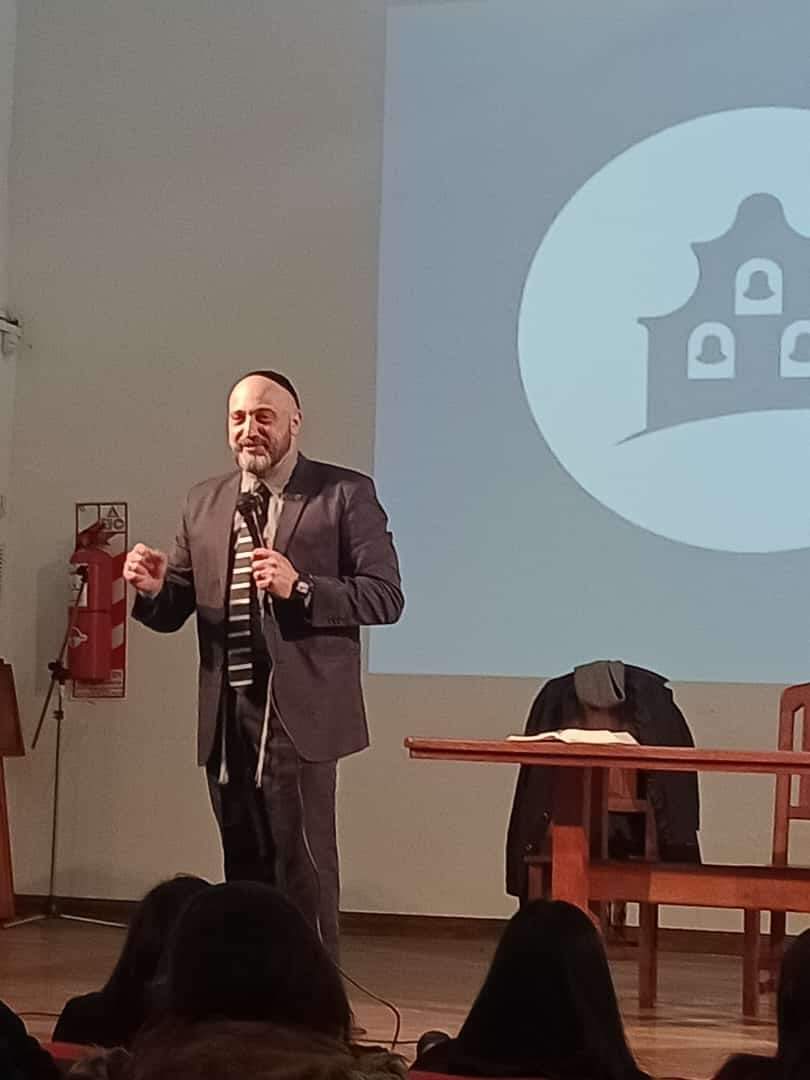 Cristian Landolfi en Avellaneda: “La fe no es una carga, es un camino de plenitud”