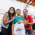 Eva Mieri entregó anteojos a estudiantes de 1° grado en el marco del programa “Ver para Aprender”