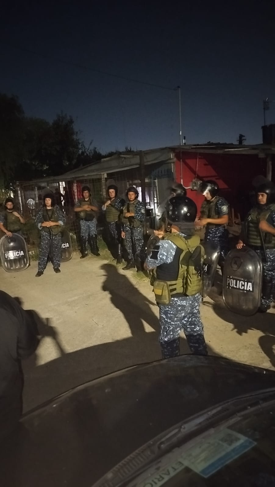 Avellaneda: Denunció contaminación, le "armaron" una causa y le quitaron la casa.