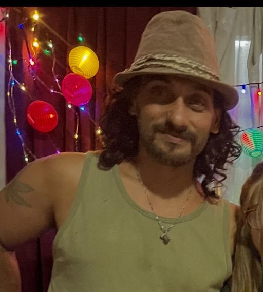 BUSCAN A "EL GITANO": EL CHACAL DE BURZACO QUE VIOLÓ A SU HIJA DURANTE 10 AÑOS Y ESTÁ PRÓFUGO