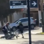 Motochorros balearon a un hombre en Lomas de Zamora para robarle la moto
