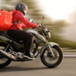 Más de un millón de personas trabajan en repartir delivery o choferes de aplicación