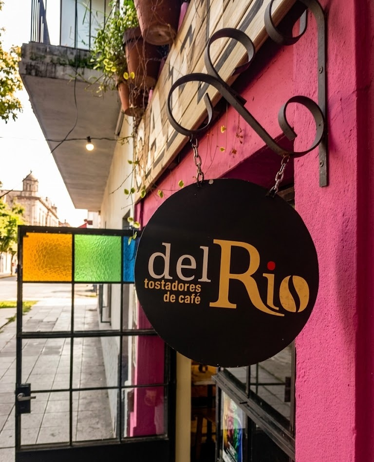 Café del Río: el garaje que se convirtió en rincón de barrio y punto de encuentro en Avellaneda