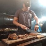 Sabor de Barrio: El pibe de Sarandí que la pega con su parrilla móvil.
