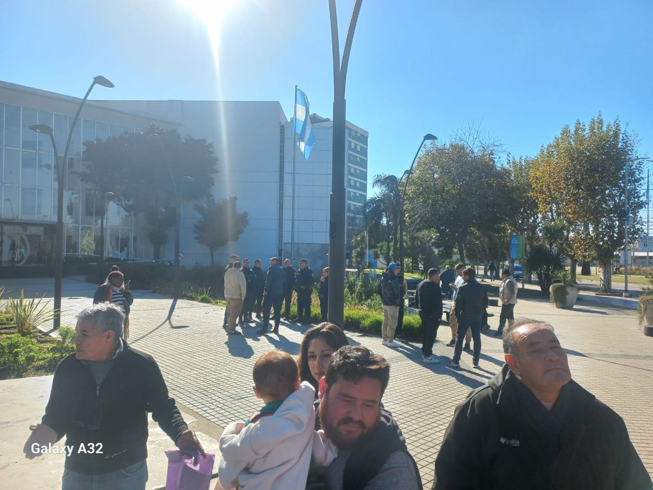 MUNICIPALIDAD DE AVELLANEDA: FERIANTES RECLAMAN A FERRARESI