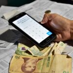 62% de los argentinos tomó deuda para cubrir gastos básicos como alimentos y servicios