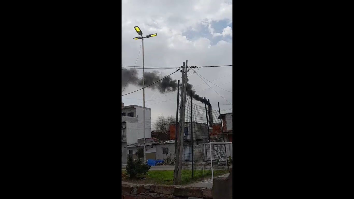 AVELLANEDA CONTAMINADA: Vecinos de Sarandí denuncian el humo tóxico de una fundidora que opera sin control