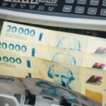 El Gobierno oficializará por decreto un aumento escalonado del salario mínimo hasta $437.000