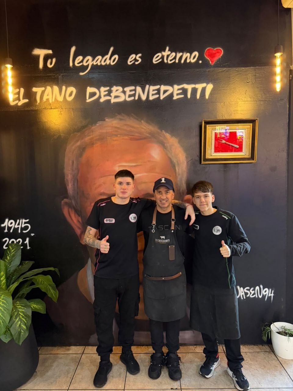 HEREDEROS DE UNA PASIÓN: LA NUEVA GENERACIÓN QUE MANTIENE VIVA LA MÍSTICA DE PARRILA"EL TANO DEBENEDETTI"
